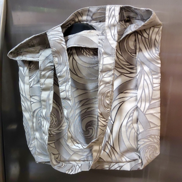 Linen silver embroidery day bag - Picture 5 of 8